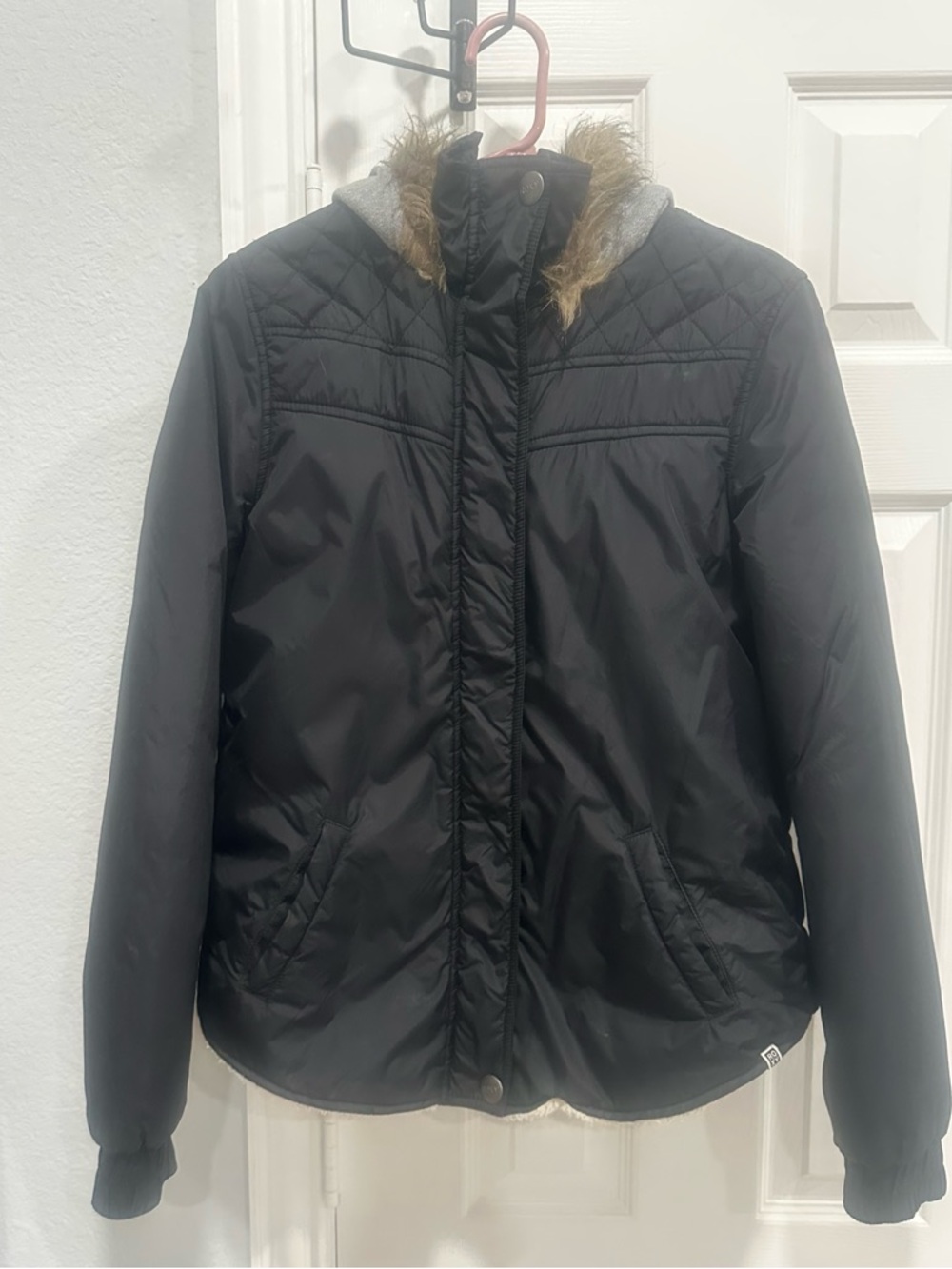 Women’s ROXY, Medium Black Quilted Hooded Winter Jacket with Faux Fur Trim